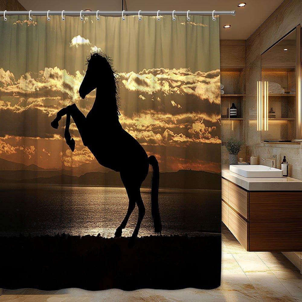 

1 шт. Величественный силуэт лошади Занавеска для душа, Полиэстеровая ткань, Драматический оранжевый и фиолетовый закат со спокойным отражением в озере 90x180cm