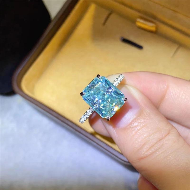 Moissanite Mint Green Irregular Ice Flower Ring