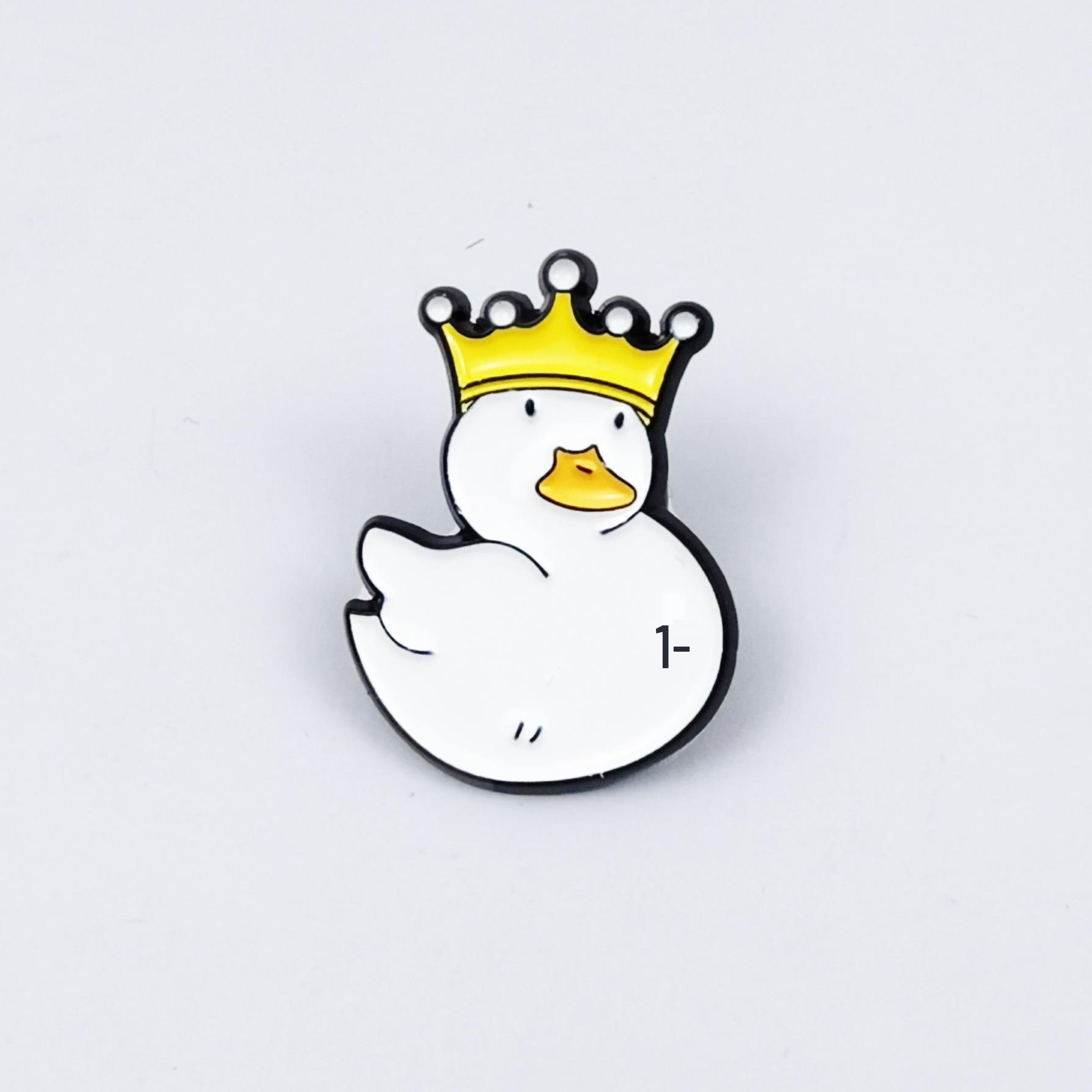 Creative Cartoon Duckling Brooch - Cute Animal-Shaped Backpack Accessory