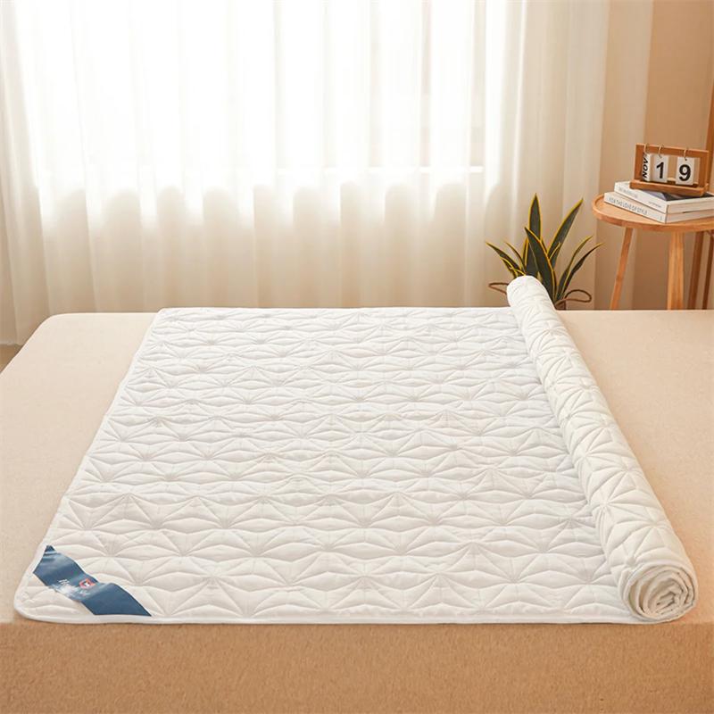 Waterproof Mattress Protector Breathable Noiseless Mattress Pad with 4 Elastic Corner Straps Bed Cover Quilted Bed Linen