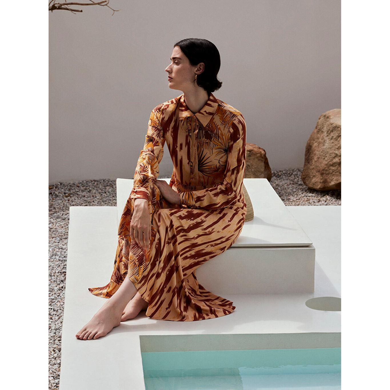 

Kevser Sarıoğlu x LCW Скромное женское платье из вискозы с длинным рукавом и узорчатым воротником-рубашкой Оранжевого цвета