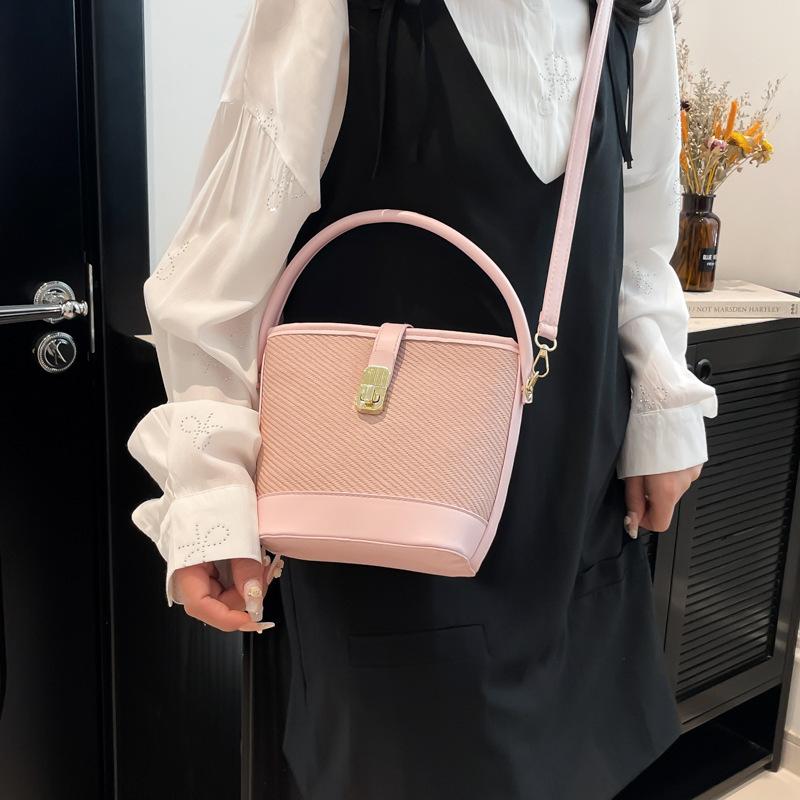 This Year, the Popular Contrasting Color Small Bag Women's 2025 New Spring and Summer Fashion Versatile Messenger Bag Super Fire Portable Bucket Bag