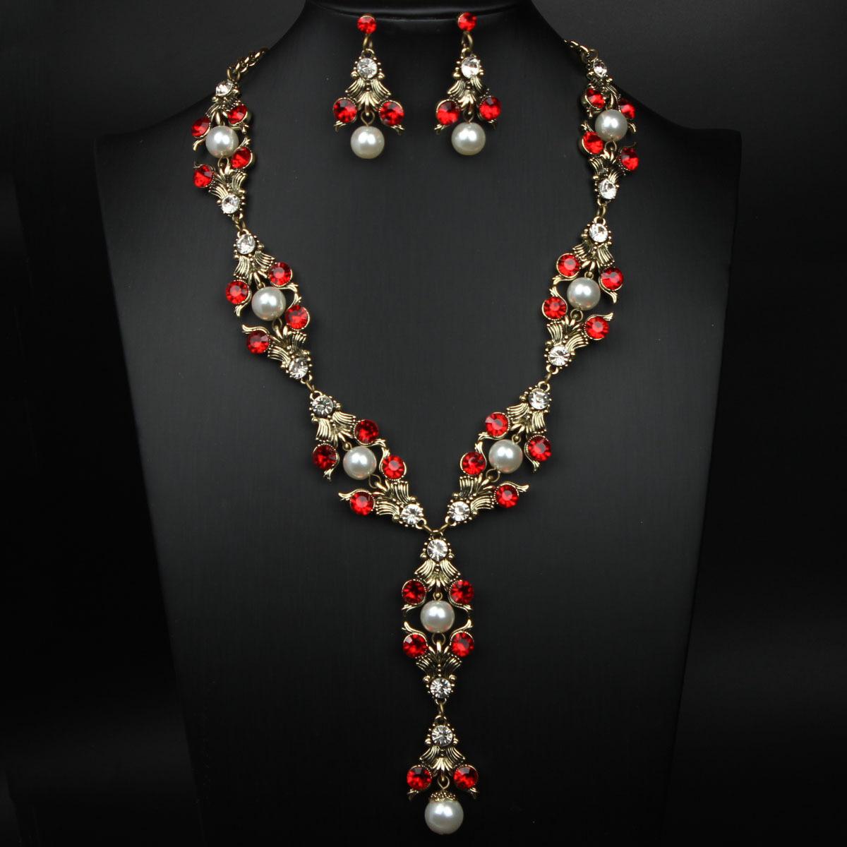 

2026 European and American Retro Court Gemstone Pearl Necklace Earrings Set Femininity Accessories 45CM красный