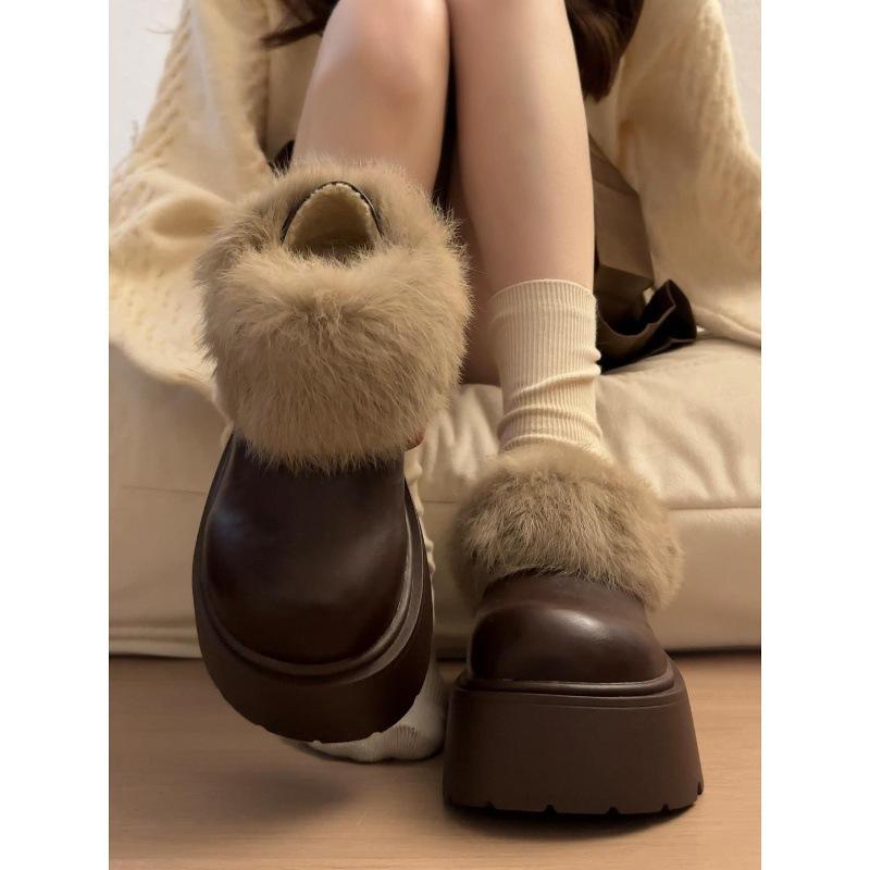 Thick-soled heightening, velvet and warm leather Birkenstocks, two wear fluffy cotton shoes, and winter snow boots.