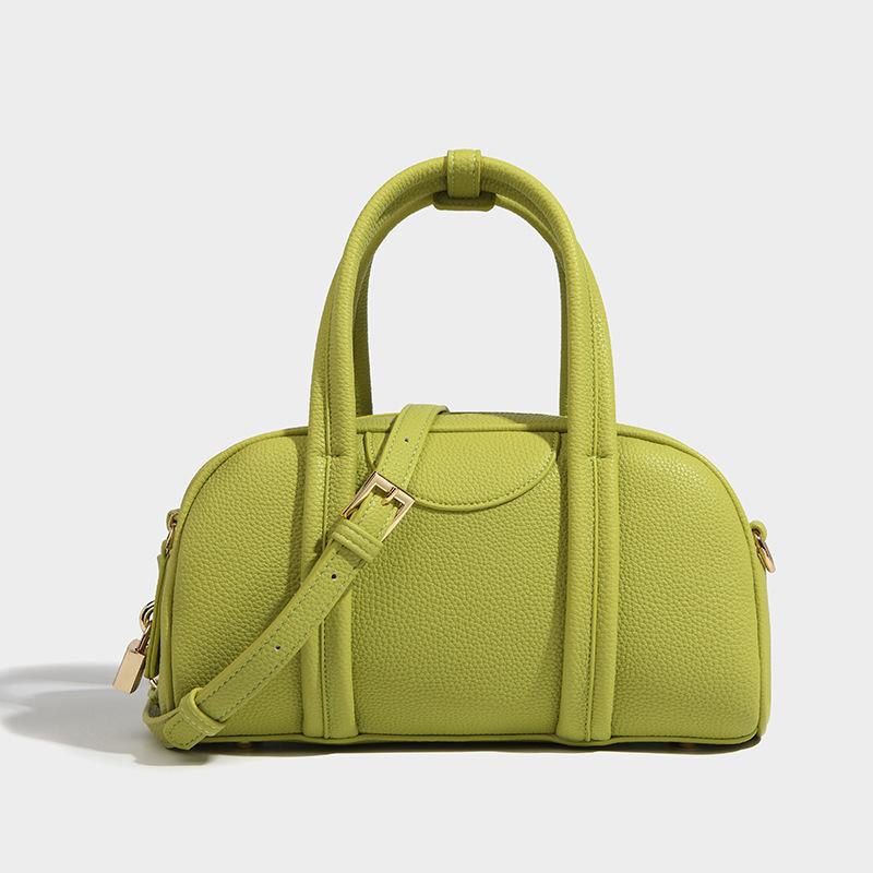 Высокие женские сумки-тоут в форме подушки — фото 10