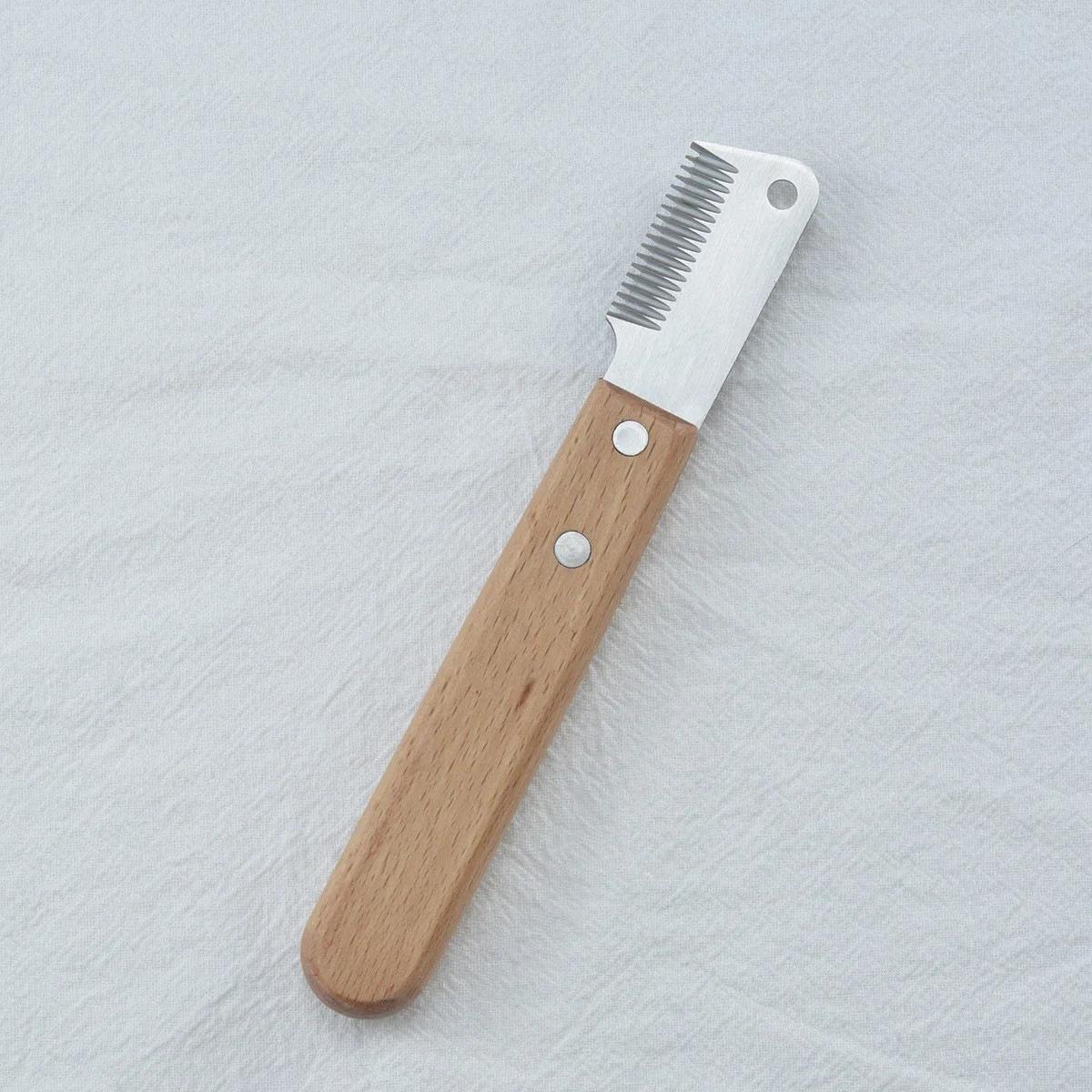 

Handle Dog Stainless Steel Brushes Grooming Combs for Dog Pets Comb Coat Stripping Knife Stripper Trimmer Wooded Cleaning Tool
