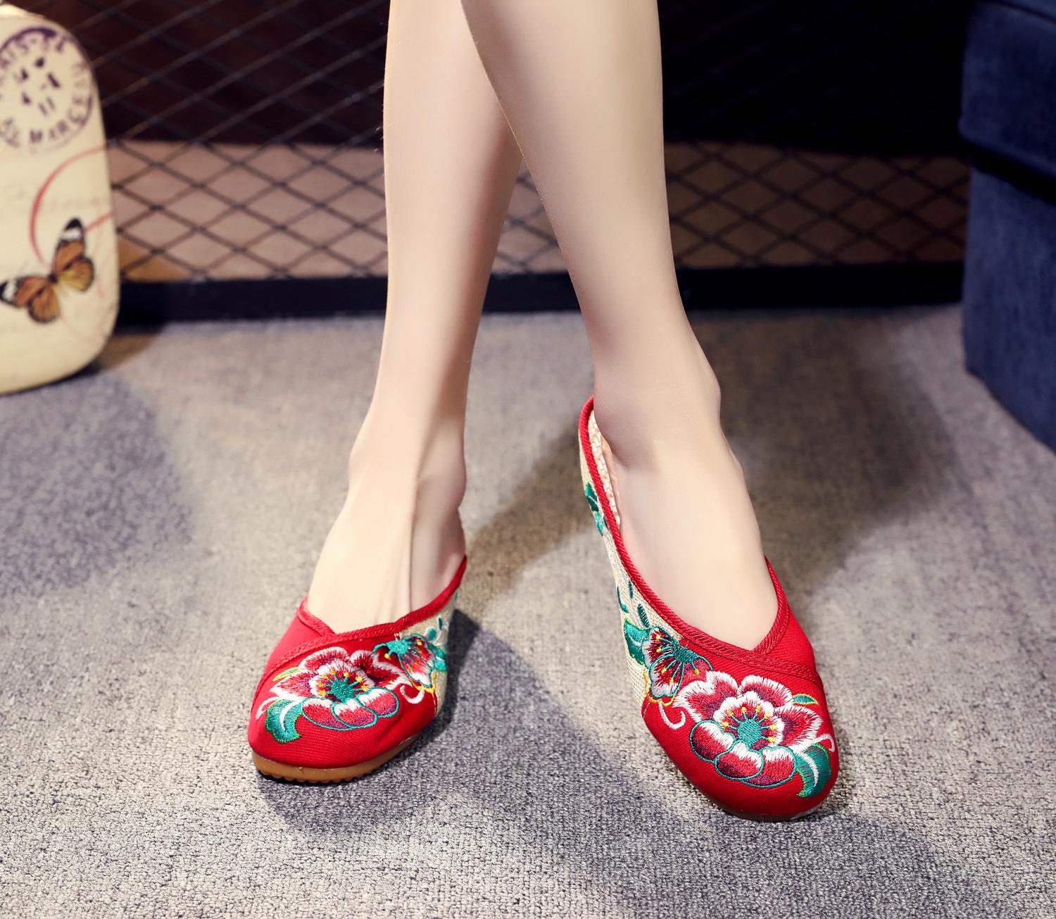 

Hibiscus Slippers 2024: Ethnic Style Women s Closed-Toe Cloth Shoes with Hidden Heel 34 червоний