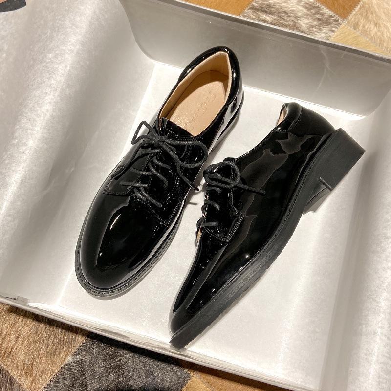 

Женские черные туфли из натуральной кожи на плоской подошве со средним каблуком — британский стиль, мягкая подошва, удобные для работы, коллекция осень 2024 г. 40 чёрный