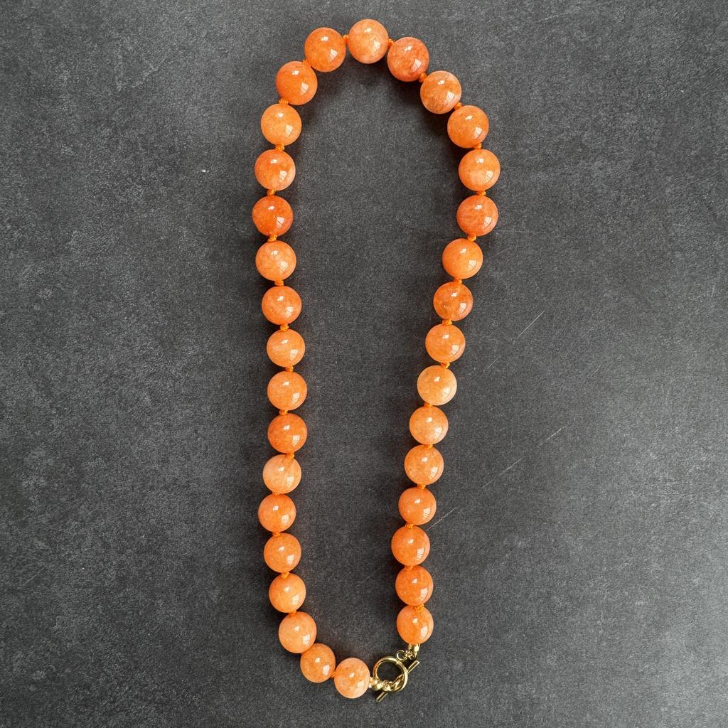 Neuer Eingang Individueller Regenbogenperlen Schmuck Bunter Naturstein Halskette Grobes Edelstein Knebelverschluss Geschenk für Frauen für Boutiquen