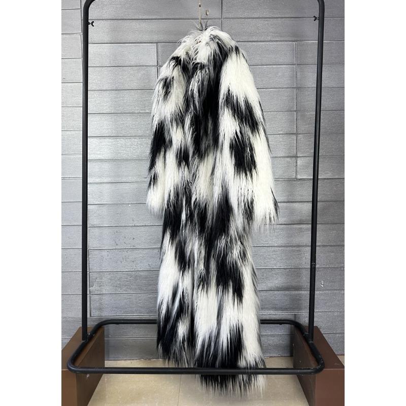 Giacca in finta lana jacquard colorata con pelliccia soffice da spiaggia, cappotto invernale da donna con colletto a revers esteso in finta pelliccia