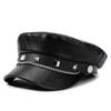 Skórzana czapka typu Baker Boy z metalowym łańcuszkiem Płaska czapka Beret w stylu vintage Czapka do noszenia na co dzień