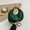 Vintage Fashion Handbag 2023 Winter New Crocodile Pattern Solid Color Casual Shoulder Crescent Bag Trendy Street Style Black Green Coffee Red White
