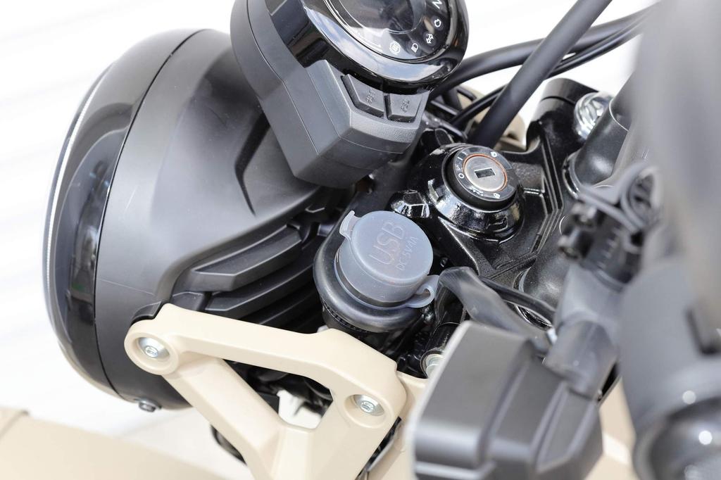 Kijima Pièces de Moto Kit Port USB Hub Type Double Total CT125 Hunter Cub DC5V/4A (JA55/JA65) 304-6302