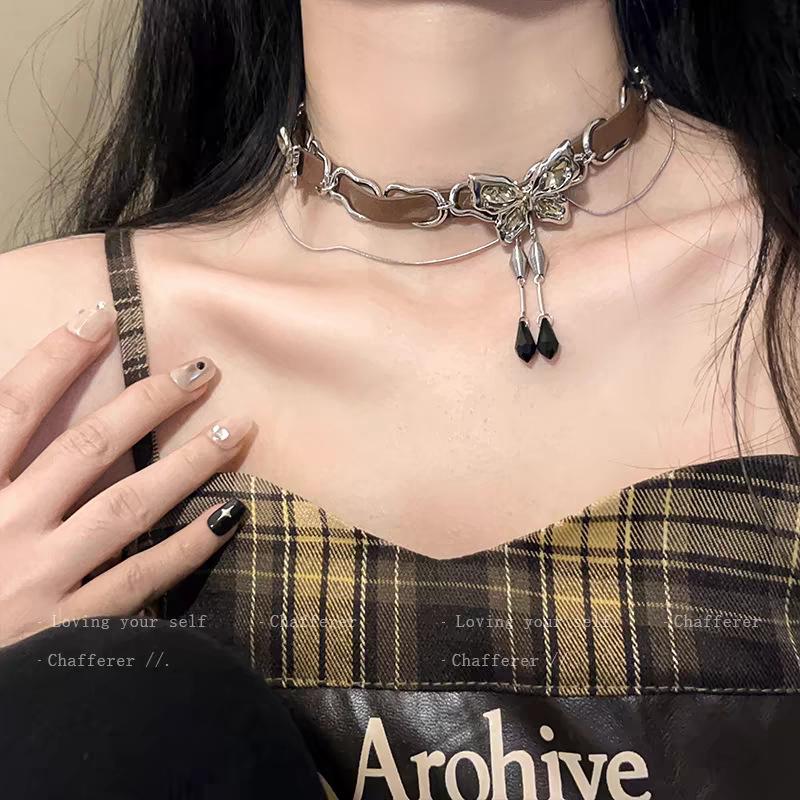 Náhrdelník s motýlem pro ženy od Meilaide Heavy Industry: Punk, Sladký, Cool Horká Holka Kožený Choker, Vintage Klíční Kost Řetízek