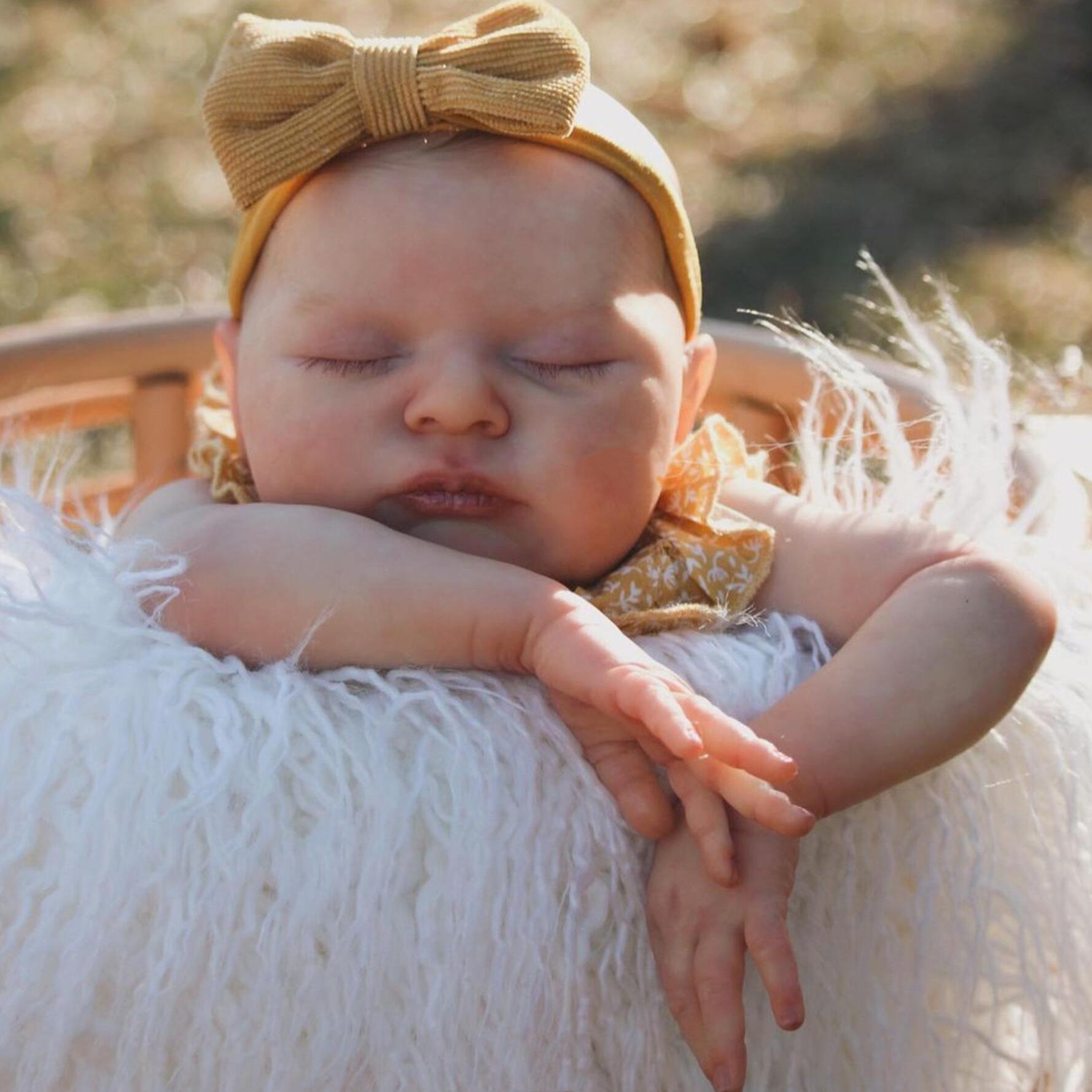 

BZDOLL 50cm 20inch Cute Sleeping Reborn Baby Doll with 3D Skin With Visible Veins Vinyl Limbs Cloth Body Baby Asleep Girl Art Toy for Birthday Gift cloth body doll