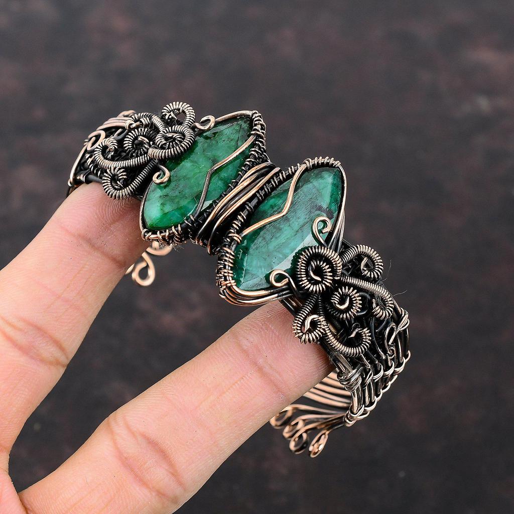 Facettierter sambischer Smaragd Armreif Edelstein Armreif Kupferdraht gewickelt verstellbarer Armreif Kupferschmuck Armreif für Geschenk handgemachter Schmuck