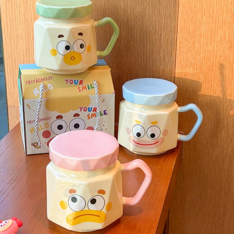 Birthday Gifts for Boys and Girls, High-value and Cute Clown Ceramic Cup, Mug with Lid and Spoon, Gift Box.