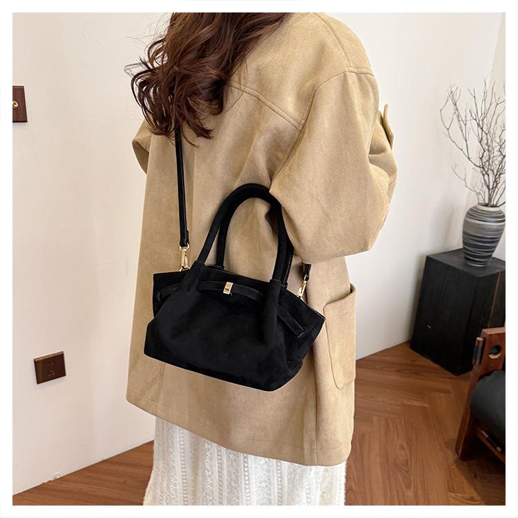 

Новая дизайнерская сумка для женщин, замшевая переносная сумка-тоут, винтажная сумка-крыло, сложенная, большой емкости, сумка через плечо под мышкой чёрный