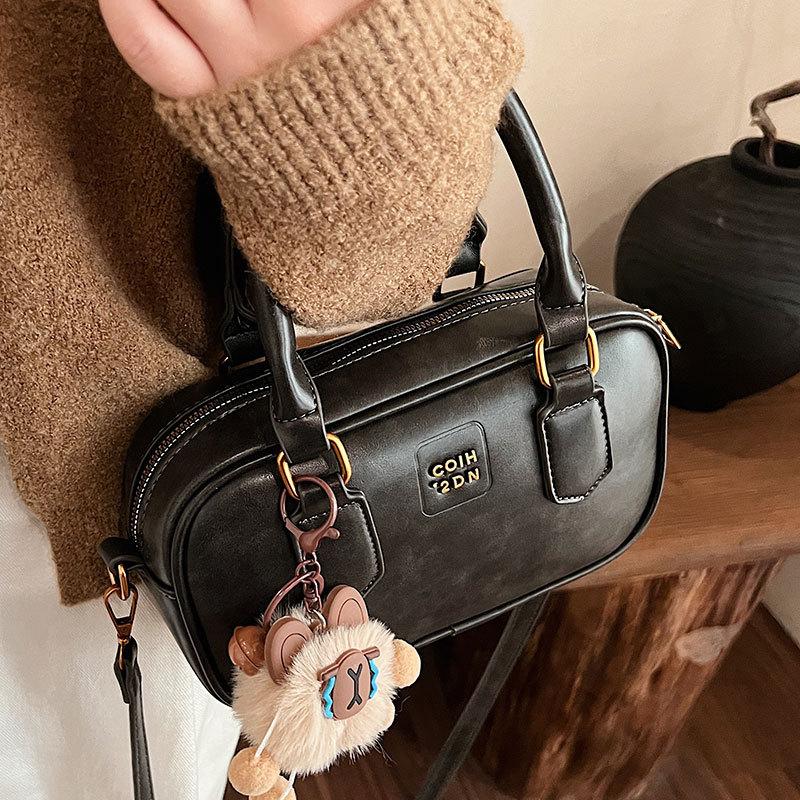 British retro fashion pillow bag women's 2025 autumn and winter new commuter versatile portable simple shoulder messenger bag