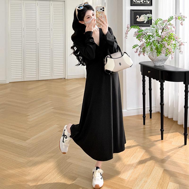 Spring 2026 French V-Neck Slimming Maternity Dress L