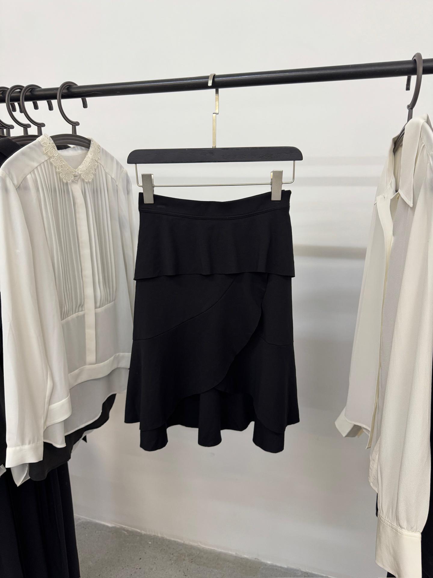 Антивозрастная вязаная мини-юбка А-силуэта с высокой талией, деконструированная, с плиссированной оборкой M чёрный