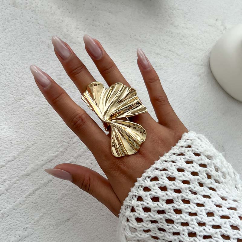 Vintage Gold Ginkgo Leaf Rings for Women Men Metal Pleated Opening Adjustable Finger Ring Party Jewelry Gifts