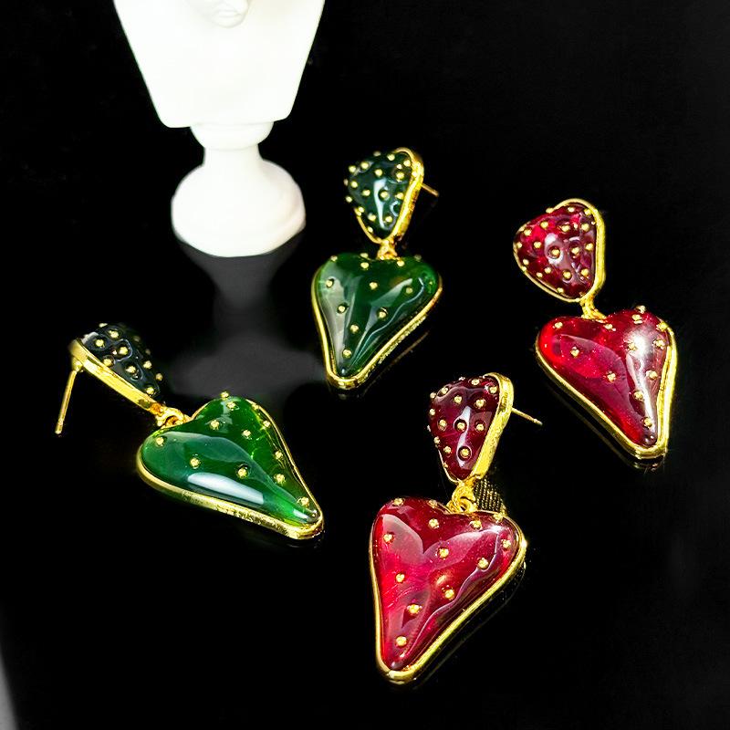 Draweye Resin Strawberry Earrings for Women Palace Style Vintage Fashion Hyperbole Jewelry Sweet Elegant Pendientes Mujer