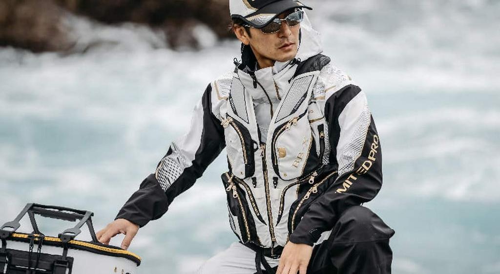 SHIMANO Fishing Rain Wear NEXUS Gore Rain Suit Limited Pro Blood Red 2XL Rock Saltwater RA-112U