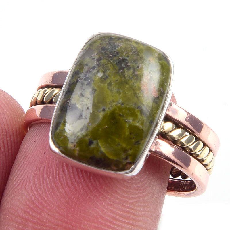 

Кольцо из натурального драгоценного камня унакит, ручная работа, серебро 925 пробы, двухцветное, размер 9, n6s16