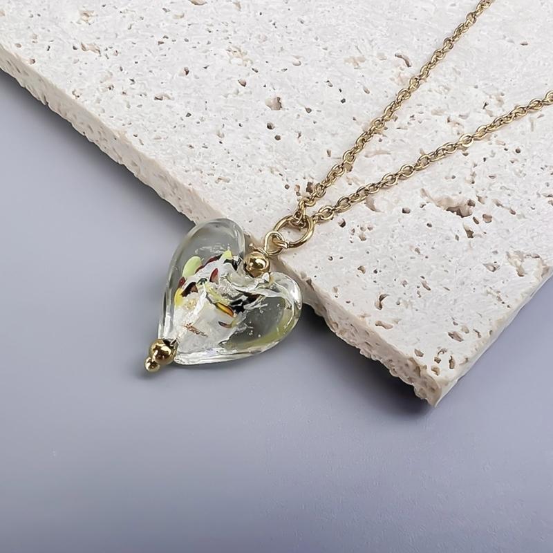 Heart Pendant Necklace Clavicle Chain Heart Neck Jewelry Glaze Pendant Necklace Suitable for Woman Girls Daily Wear