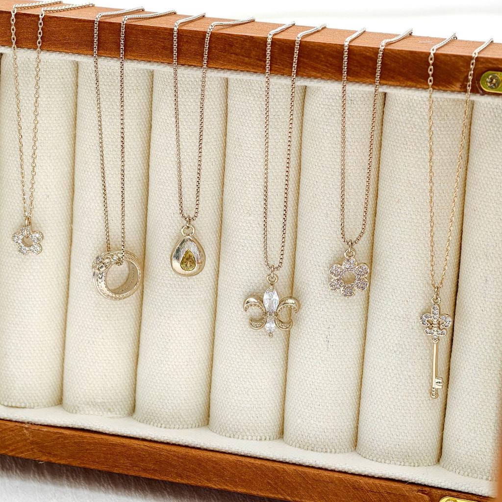Necklace Women's Collarbone Chain Simple and Fashionable Versatile Light Luxury High-end Pendant Necklace