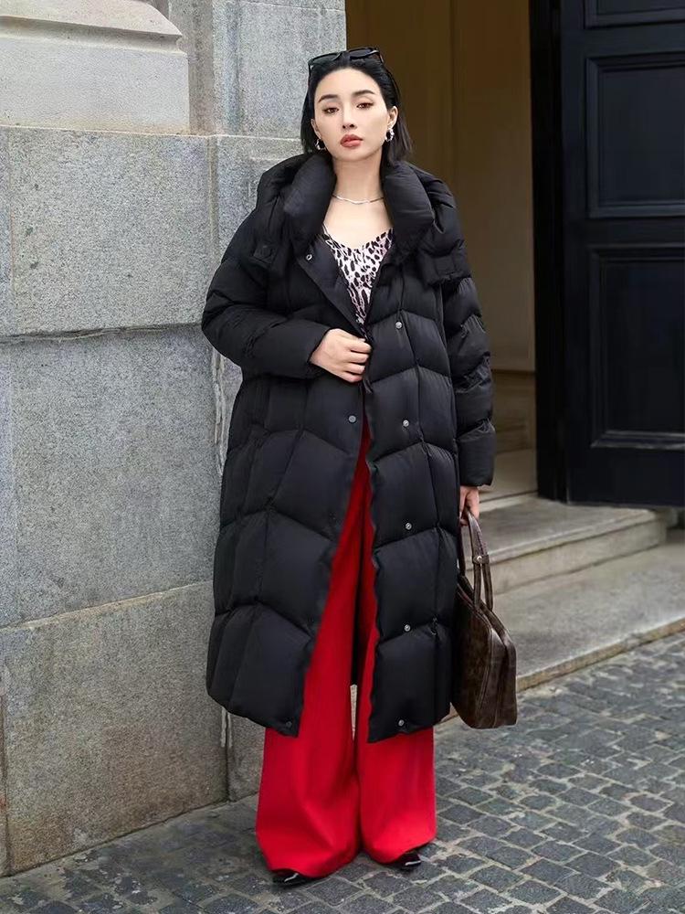 Γυναικείο μοντέρνο χοντρό λευκό παλτό με κουκούλα και πούπουλα - Ζεστό, χειμερινό πανωφόρι με χαλαρή εφαρμογή