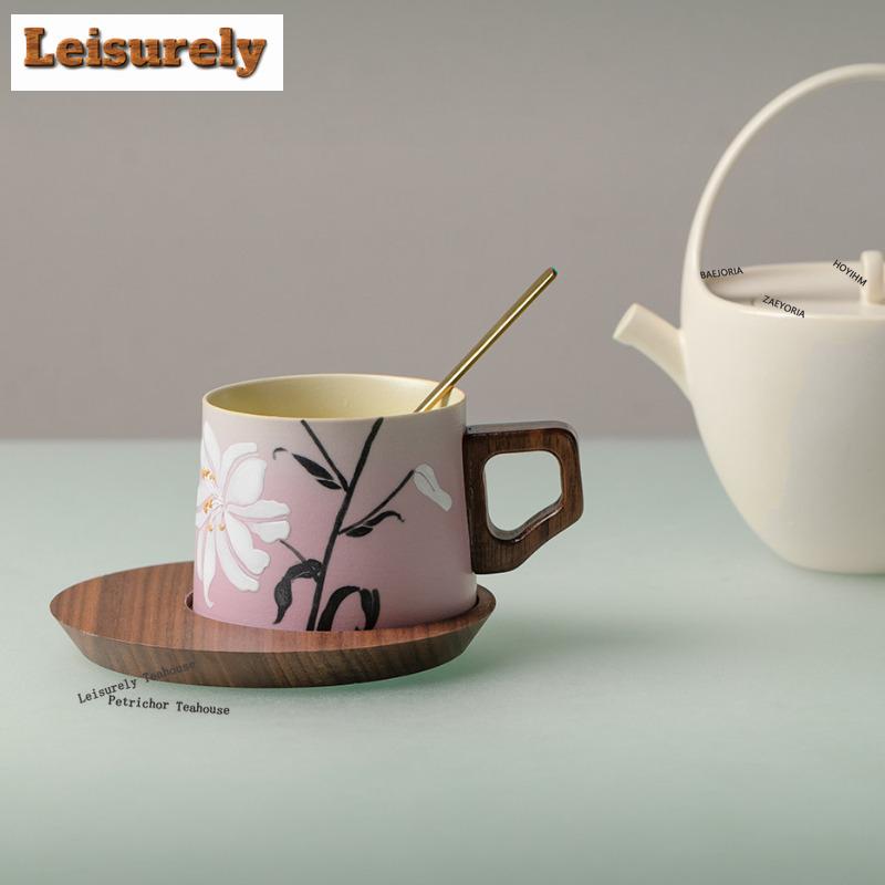 HOYIHM 111ml Peach Pink Hand-painted Lily Coffee Mug With Plate Cappuccino Latte Cup Afternoon Tea Mug Cup Saucer Kit Teaware