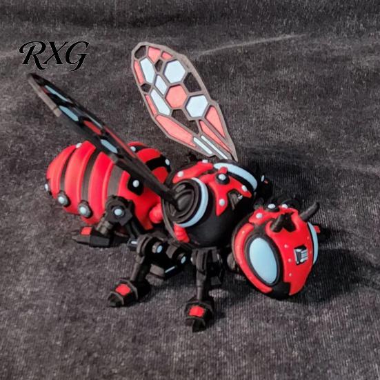 Creative Bookshelf Decoration 3D Printed Articulated Bee Figurine, Flexible Joint Fidget Toy with Keychain, Mechanical Futuristic Desk Accessory