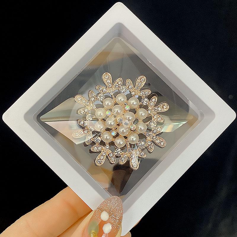 Exquisite Pearl Scarf Buckle: Rhinestone Butterfly Brooch & Bow