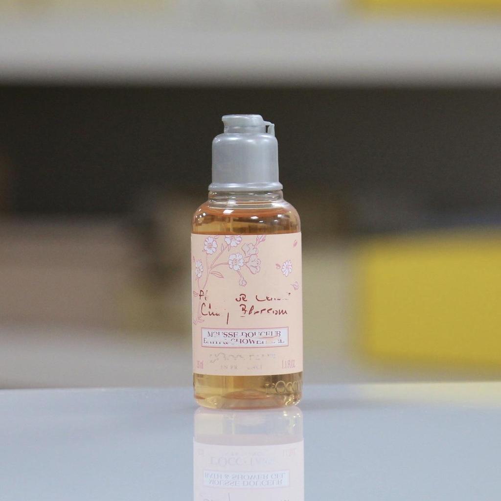 Oushujia Cherry Blossom Travel-Size Shower Gel & Body Lotion 35ml - Long-Lasting Fragrance for Hotel B&B Toiletries