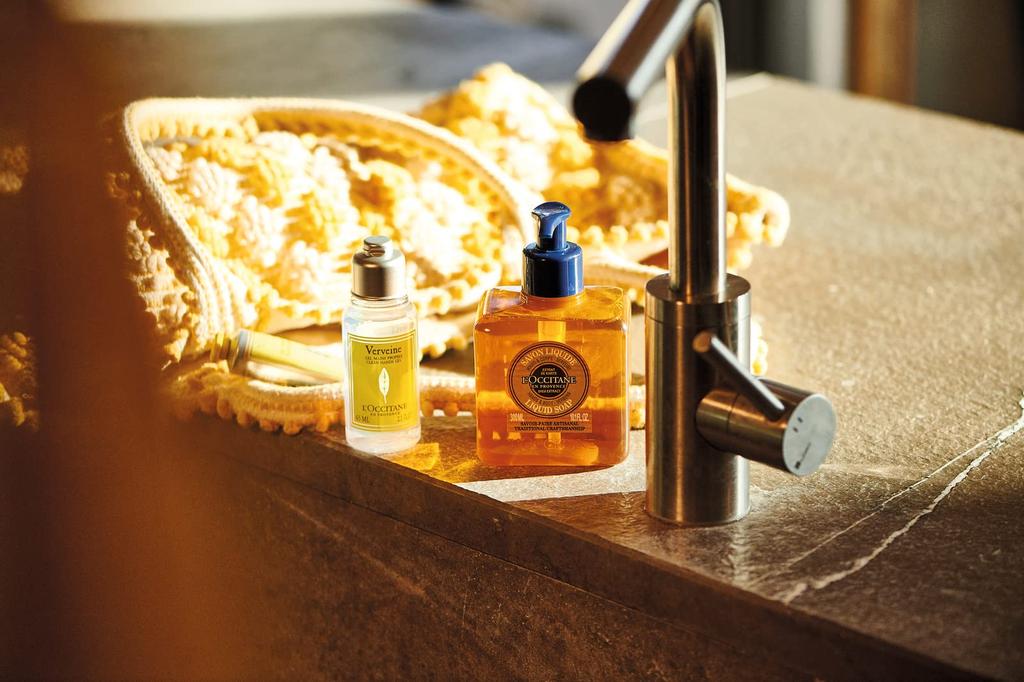 Shea Liquid Hand Soap Verbena 300 mL (L’OCCITANE – Shea Extract, Liquid Hand Soap)