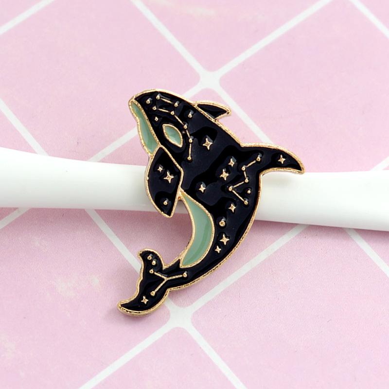 European and American Cute Whale Enamel Brooch with Blingbling Details