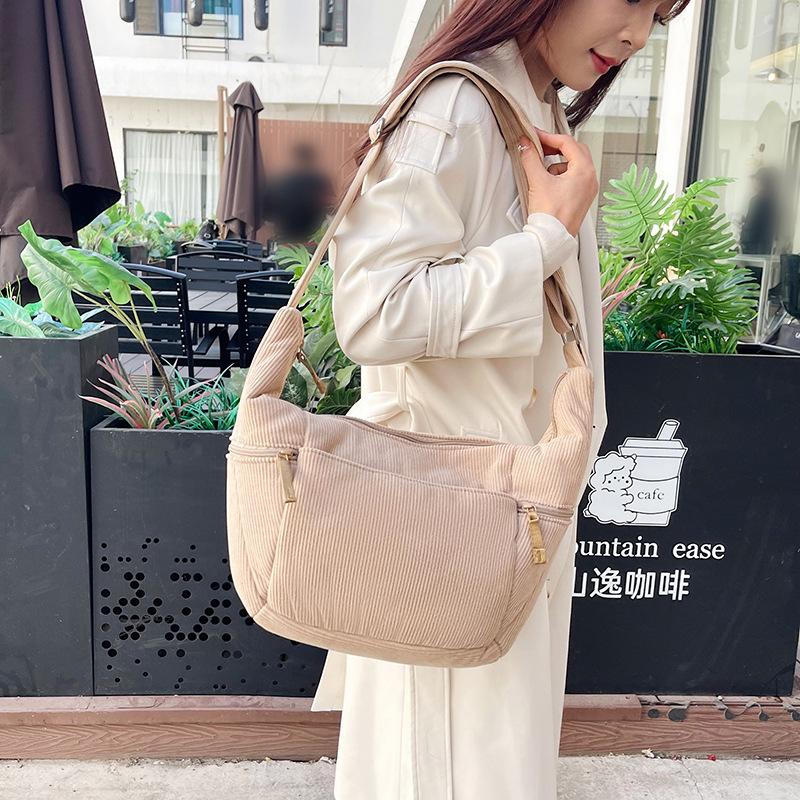 Niche design messenger bag large capacity dumpling bag women's shoulder bag casual women's bag simple sports commuter backpack