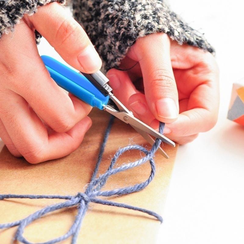 1Pcs Portable Handmade Students Paper Cut Scissors Creative Folding Safety Scissors (Color Random)