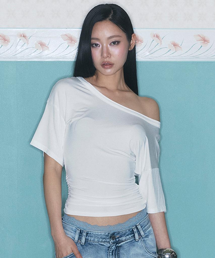 Peullijeunopallou Vin U-Neck Shirring Short Sleeve Top (White)