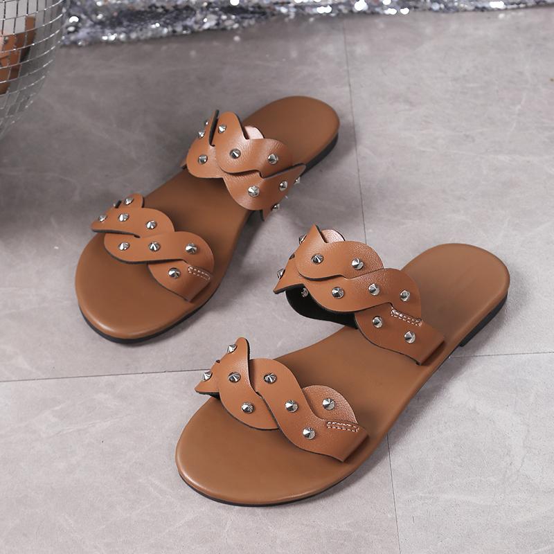 Fashion Summer New Flat Shoes Women's Fashion Round Head Open Toe Rivet Soft Sole Anti-slip Wear-resistant Slippers