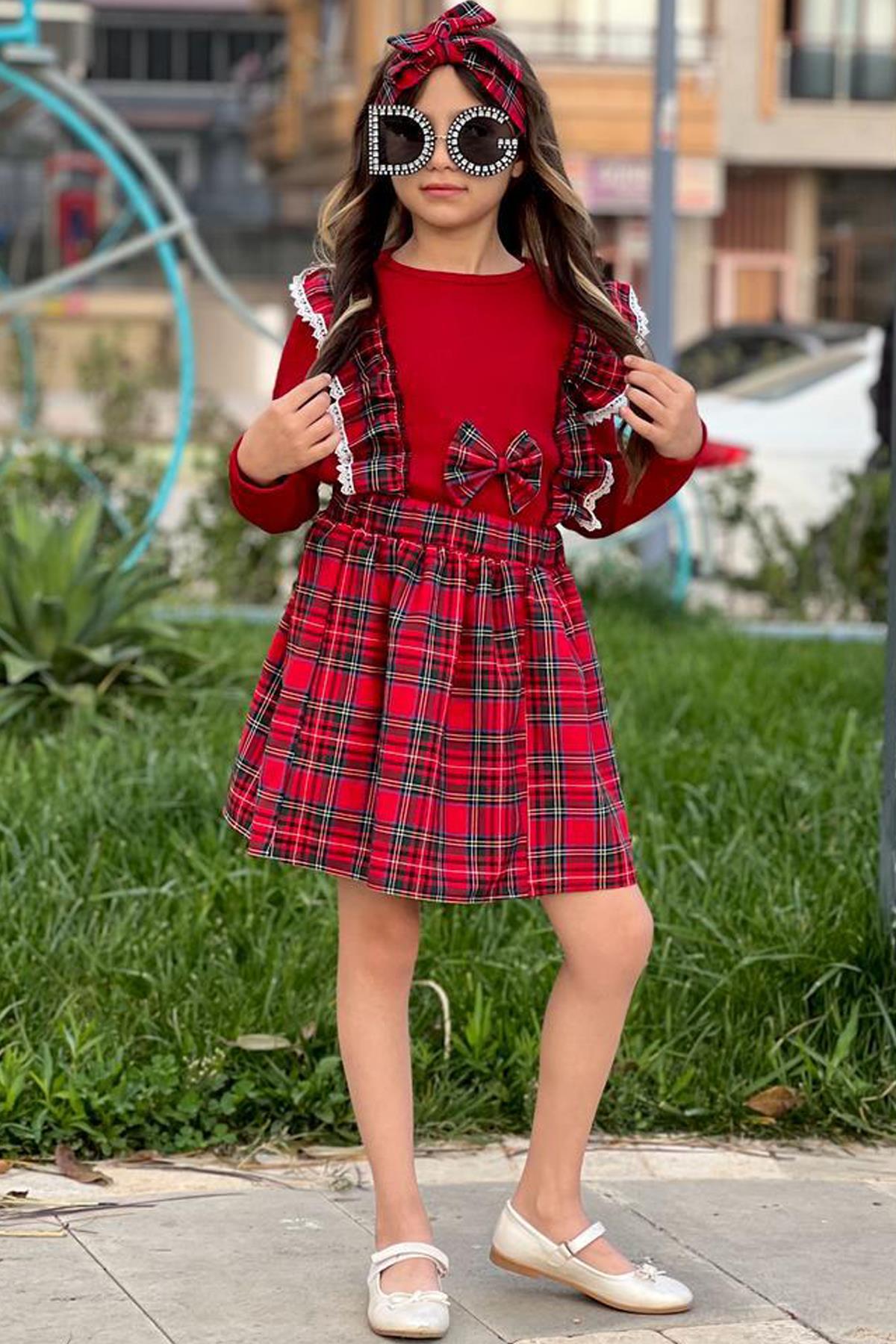 

Костюм с красной юбкой и кружевом в клетку для девочек с подробным передним бантом и бантом