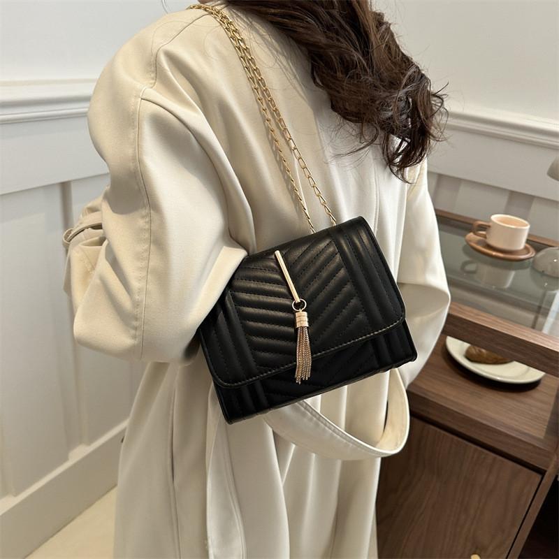 Chic And Trendy Women's Casual Side Bag Elegant Small Square Handbag With Soft Pu Material