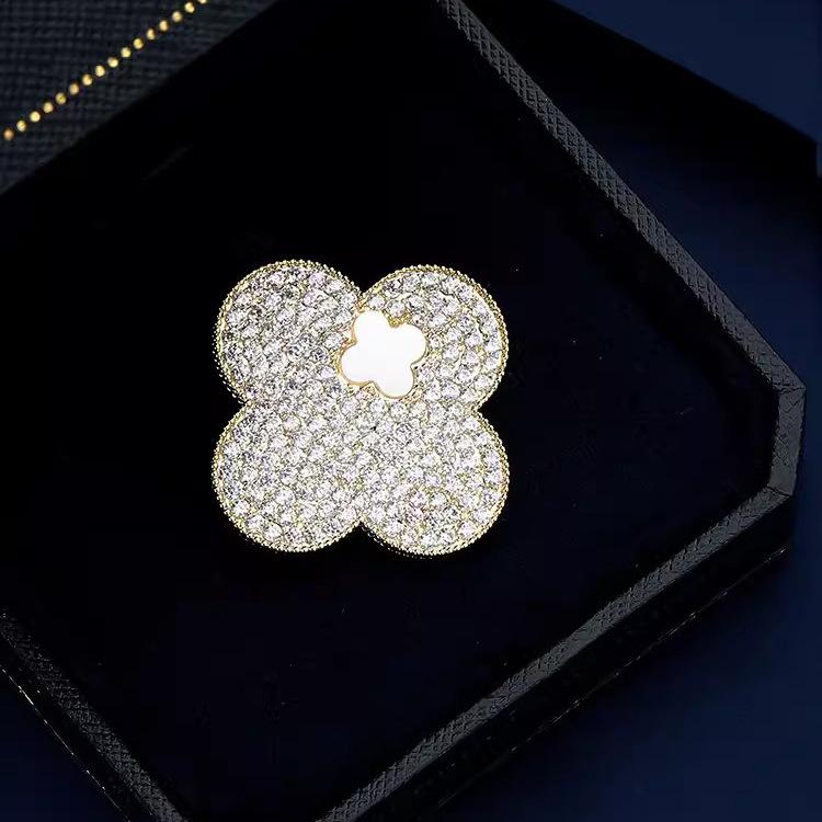 Vintage Printed Four-Leaf Brooch, High-End Female Personality Diamond-Encrusted Four-Leaf Clover Brooch, Niche Design Pin, Suit Accessories