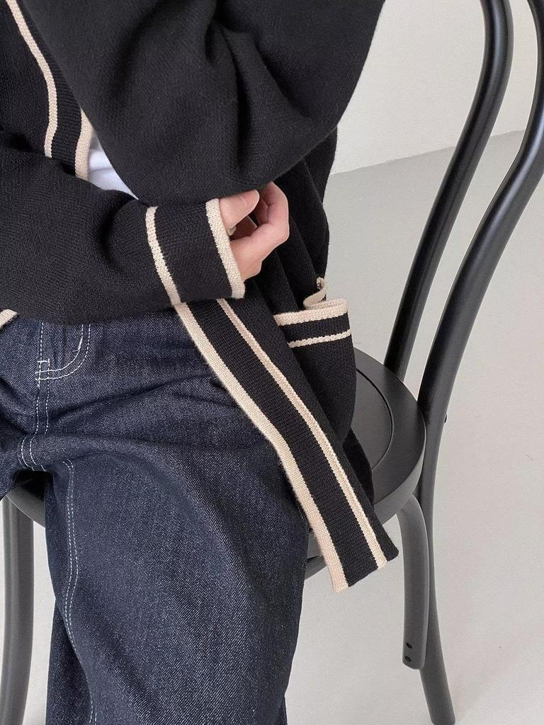 Men's V-Neck Cardigan Sweater: Casual Korean Style, Loose Fit for Spring and Autumn