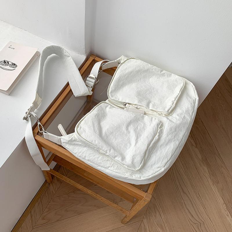 

Lightweight messenger bag nylon niche design sense solid color versatile commuter bag large capacity shoulder bag women білий