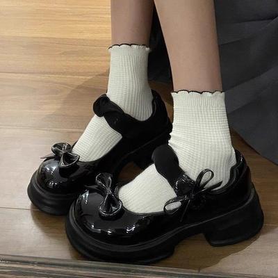 Zapatos de cuero pequeños de tacón grueso estilo universitario japonés versátiles de moda 2025 primavera y verano nuevos zapatos de suela gruesa de boca poco profunda Mary Jane de un solo color