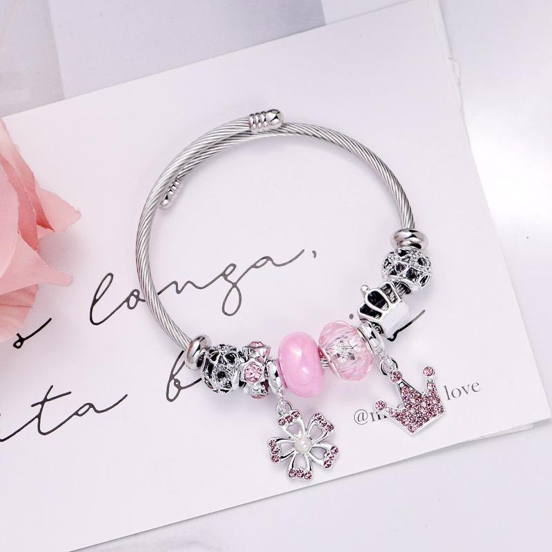 

Женский ажурный браслет-бангл из нержавеющей стали с подвеской в виде цветка с пятью лепестками и бриллиантовой короной розовый