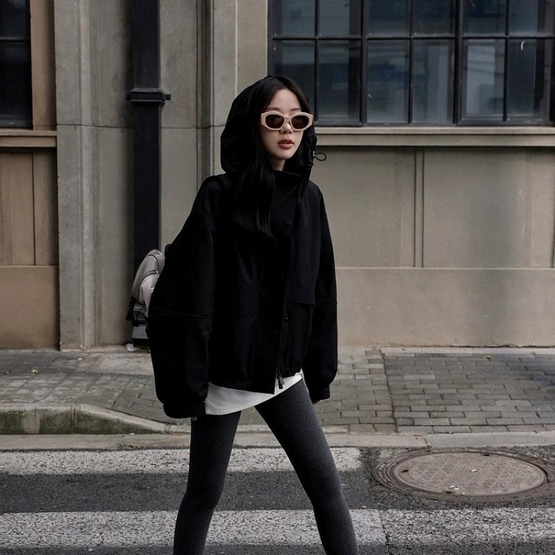 

Женская зимняя куртка приталенного силуэта однотонная с капюшоном пуховик XL